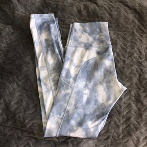 Medium Tall Offline Blue and White Tie Dye Leggings